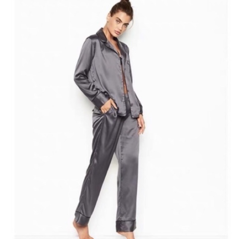 Victoria’s Secret two-piece gray sat in pajamas with black trim size small